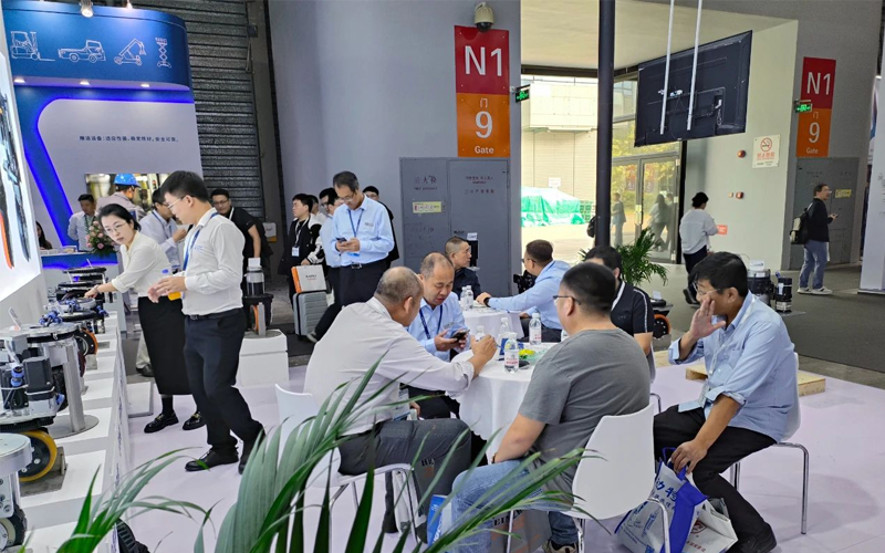 Обзор выставки: Великолепие никогда не выцветает: взгляд на элегантность Честного Эдрайва